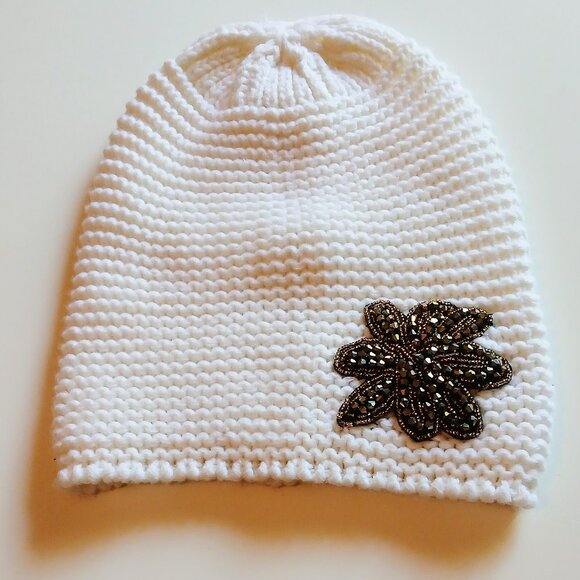 Mixit Accessories - Mixit Brand Women's White Knit Oversized Beanie GUC